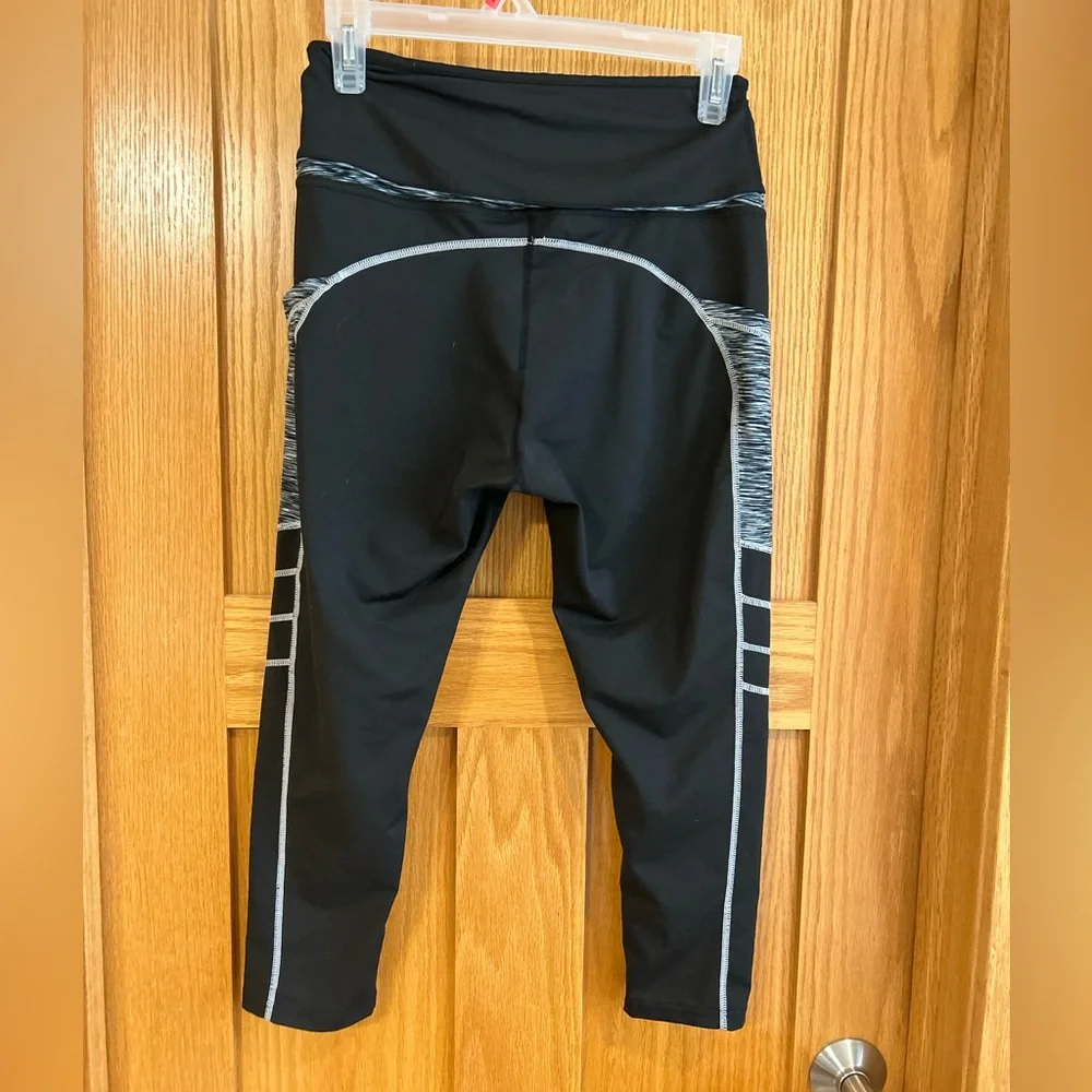 Women’s Leggings size M - Picture 2 of 3